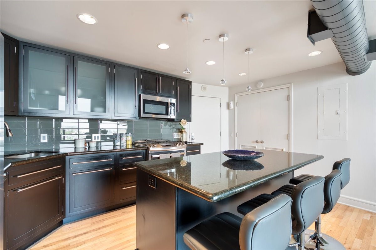 915 Franklin Street, Unit 9G Houston, TX 77002 - Photo 3 of 33