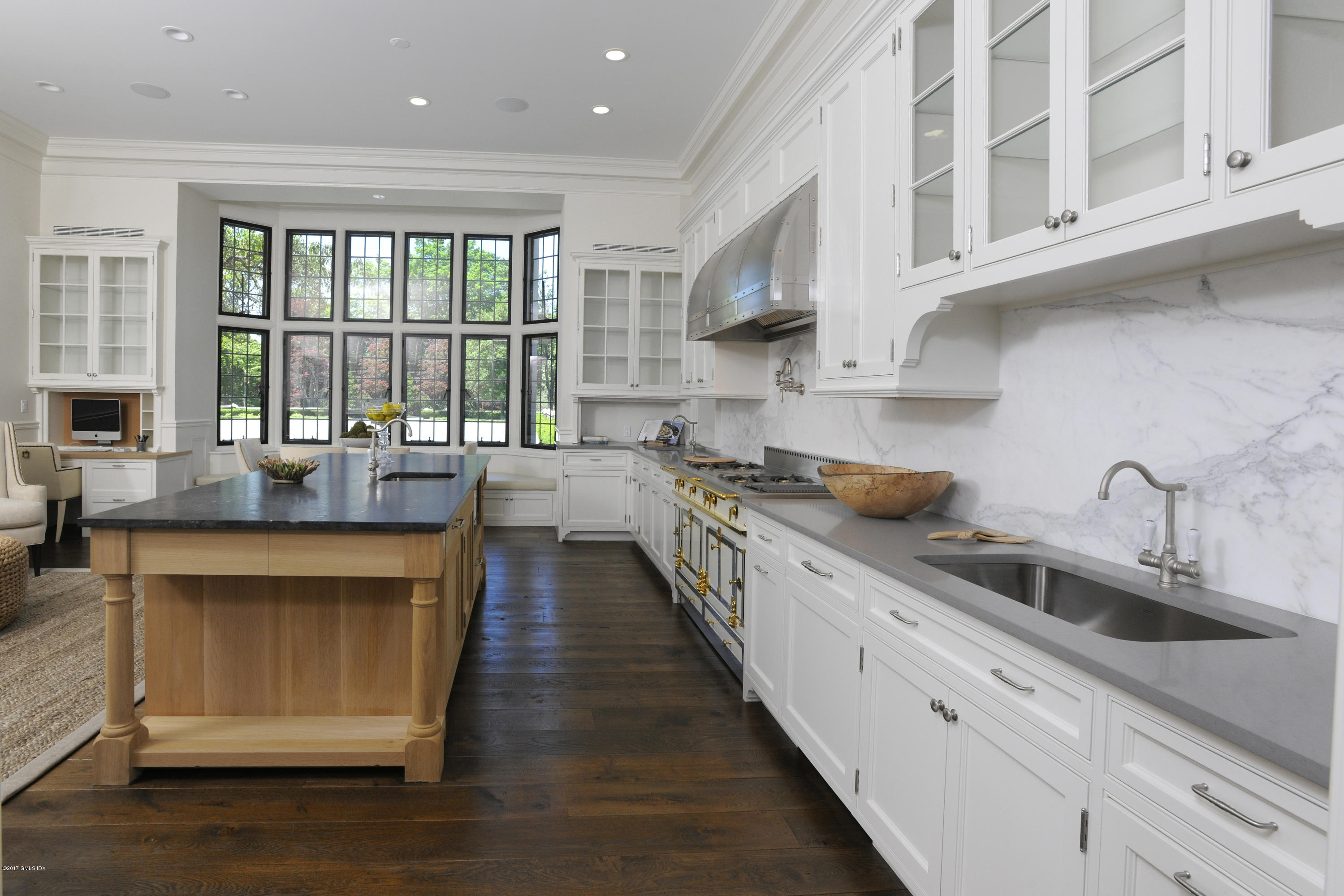 521 Round Hill Road Greenwich, CT 06831 - Photo 10 of 31 Kitch1