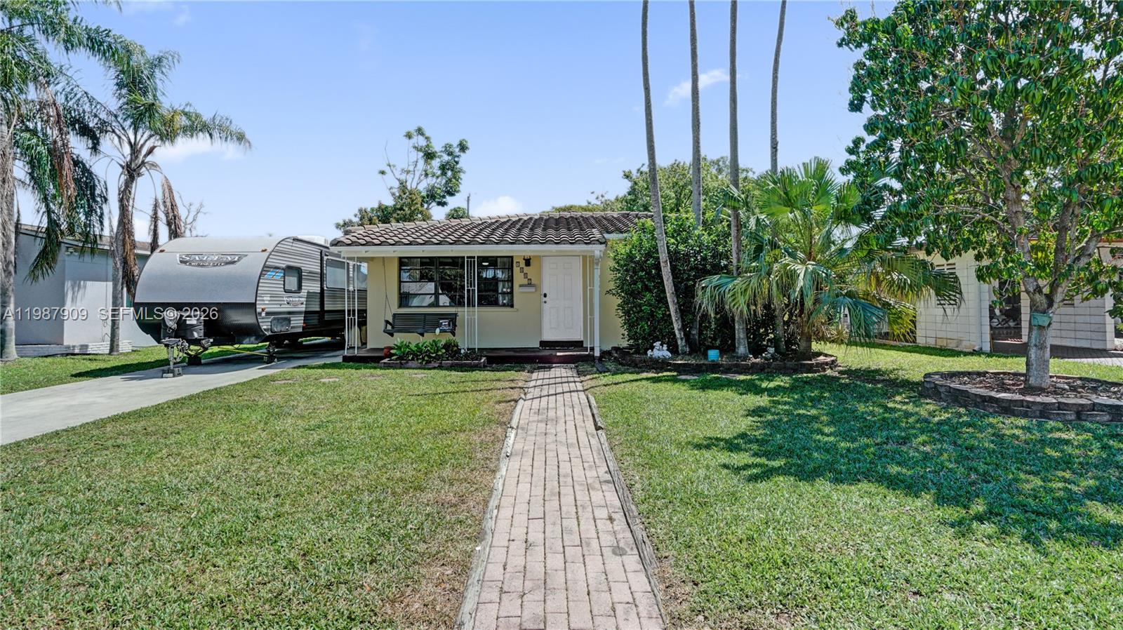 1007 North 31st Road Hollywood, FL 33021 - Photo 3 of 54