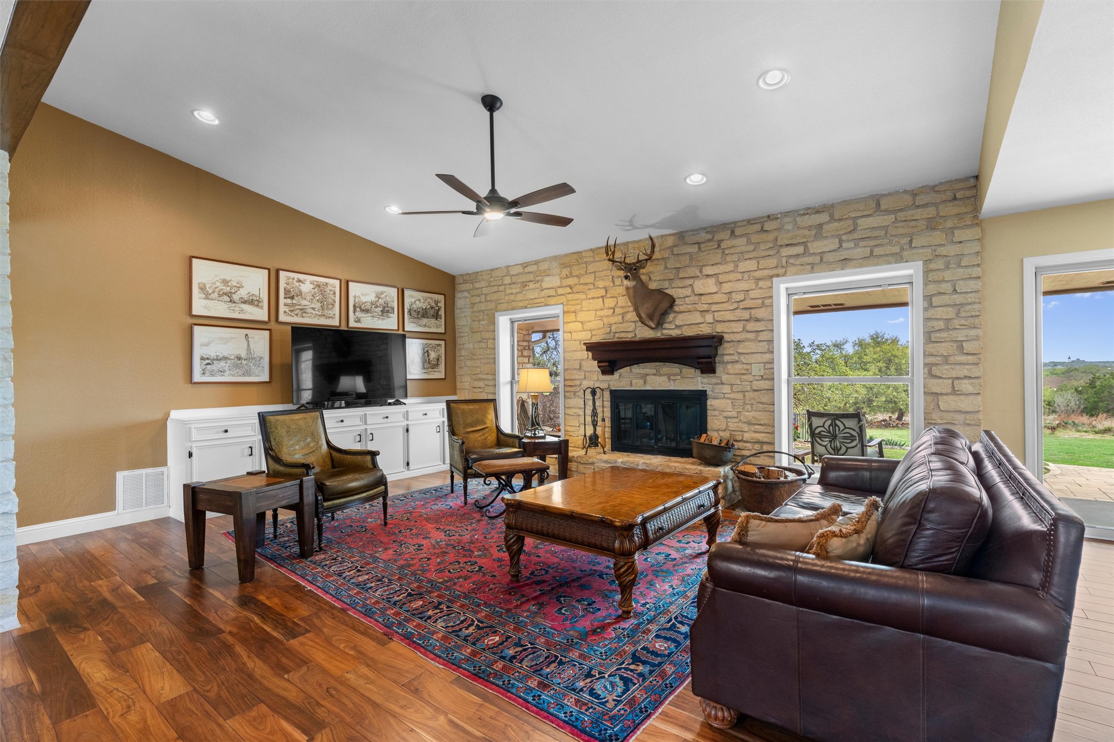 404 Skyline Road Georgetown, TX 78628 - Photo 3 of 40