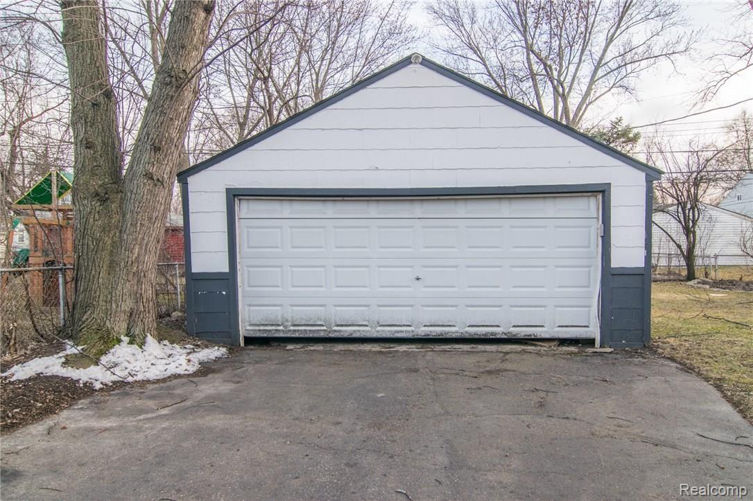 1609 Harvard Road Berkley, MI 48072 - Photo 36 of 37 DSC_1400.jpg