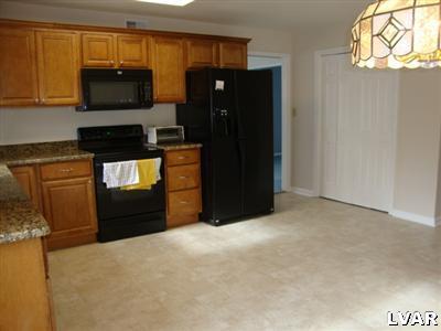 2023 Hilltop Road Bethlehem, PA 18015 - Photo 8 of 22 Gallery Image 8