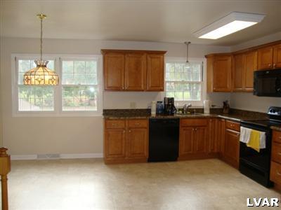 2023 Hilltop Road Bethlehem, PA 18015 - Photo 9 of 22 Gallery Image 9