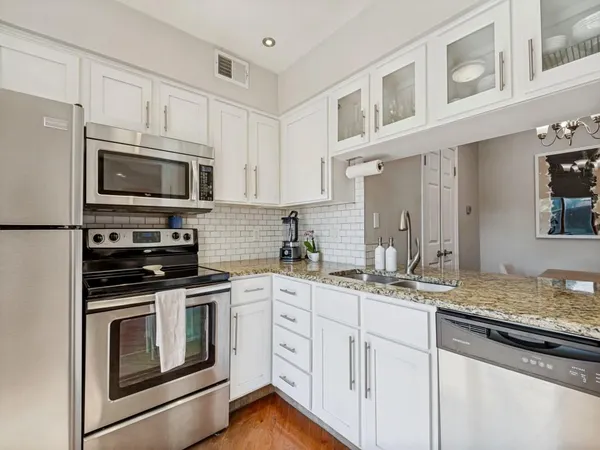 $2,100 | 5626 Preston Oaks Road, Unit 2C, Dallas, TX 75254