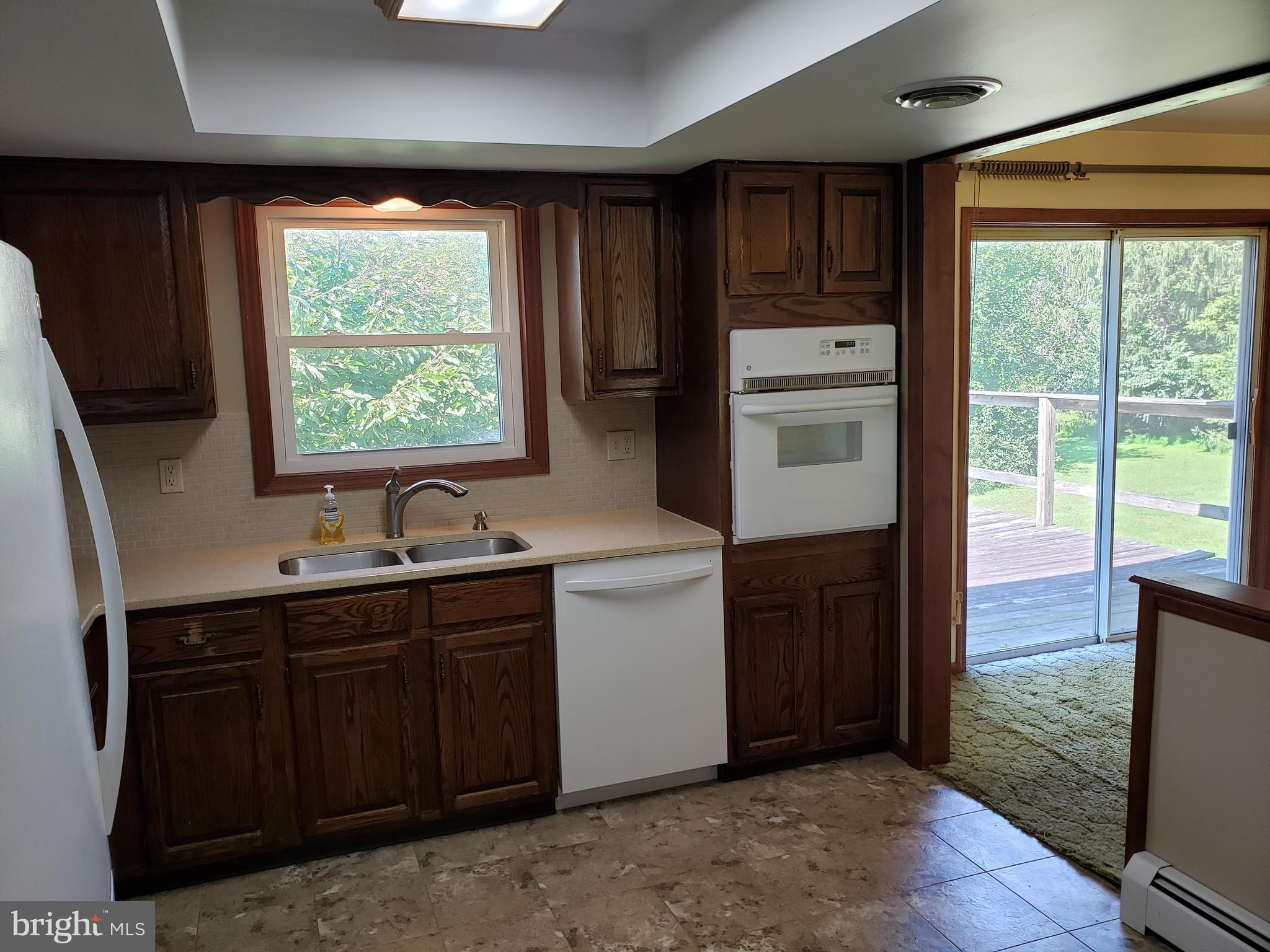 5843 Old Carriage Road Bath, PA 18014 - Photo 14 of 32