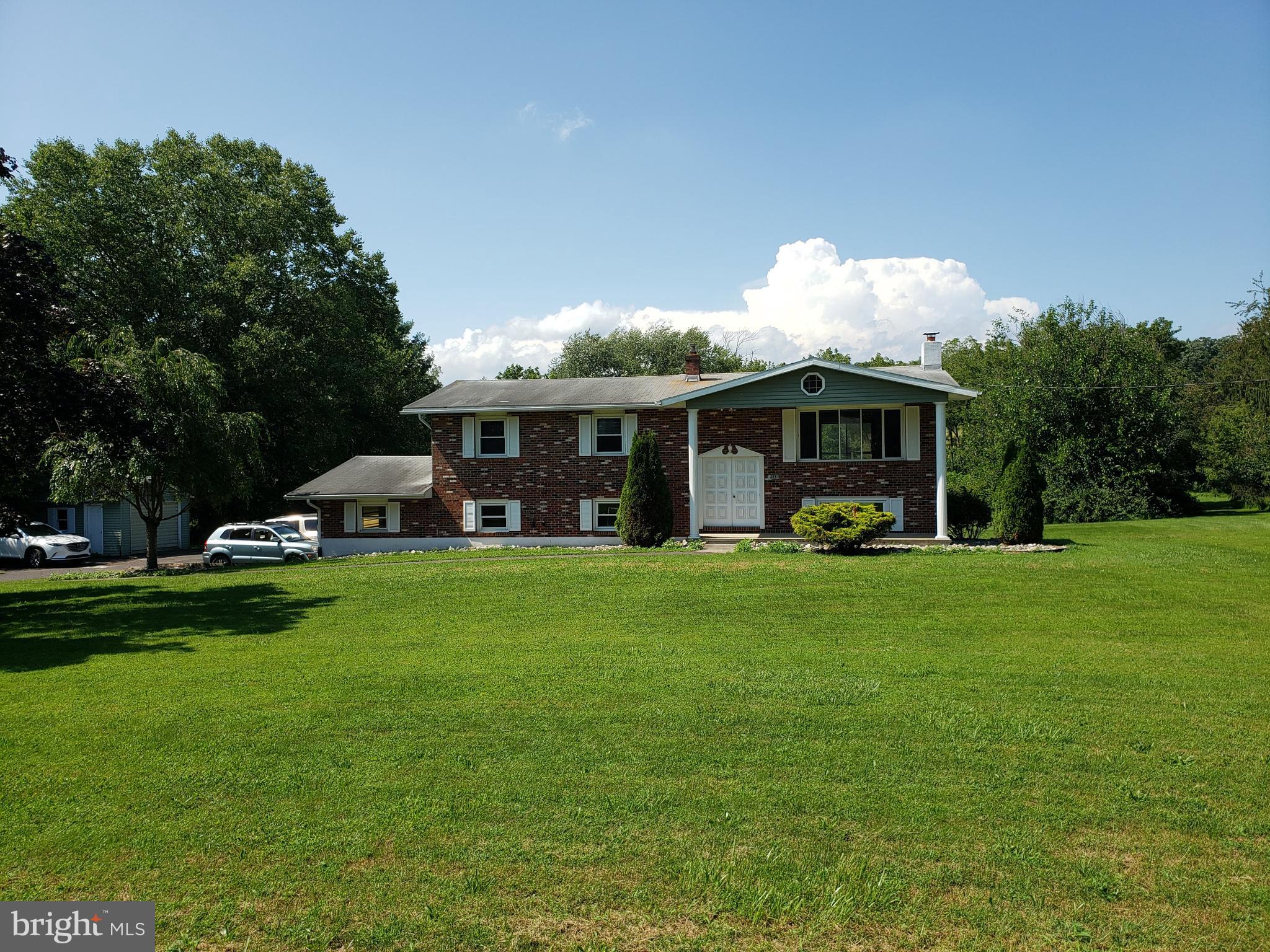 5843 Old Carriage Road Bath, PA 18014 - Photo 3 of 32