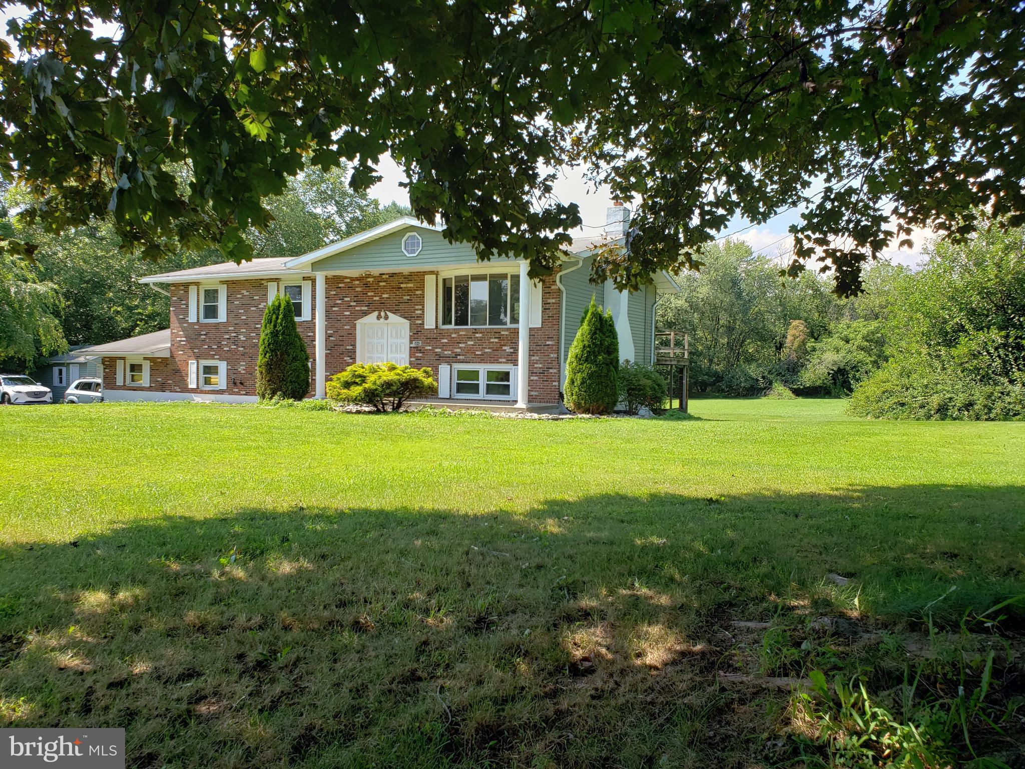5843 Old Carriage Road Bath, PA 18014 - Photo 4 of 32