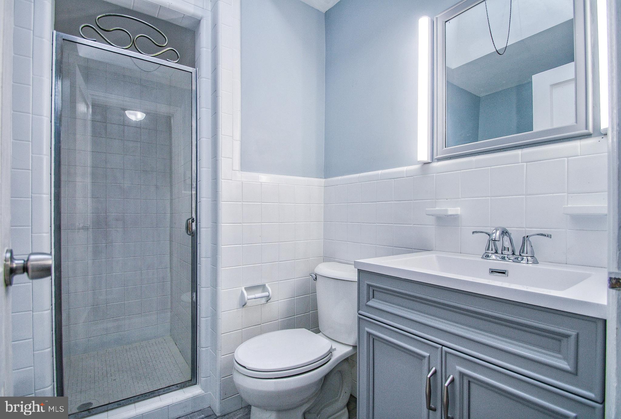 1323 Vernon Road Philadelphia, PA 19150 - Photo 17 of 31 Main bathroom