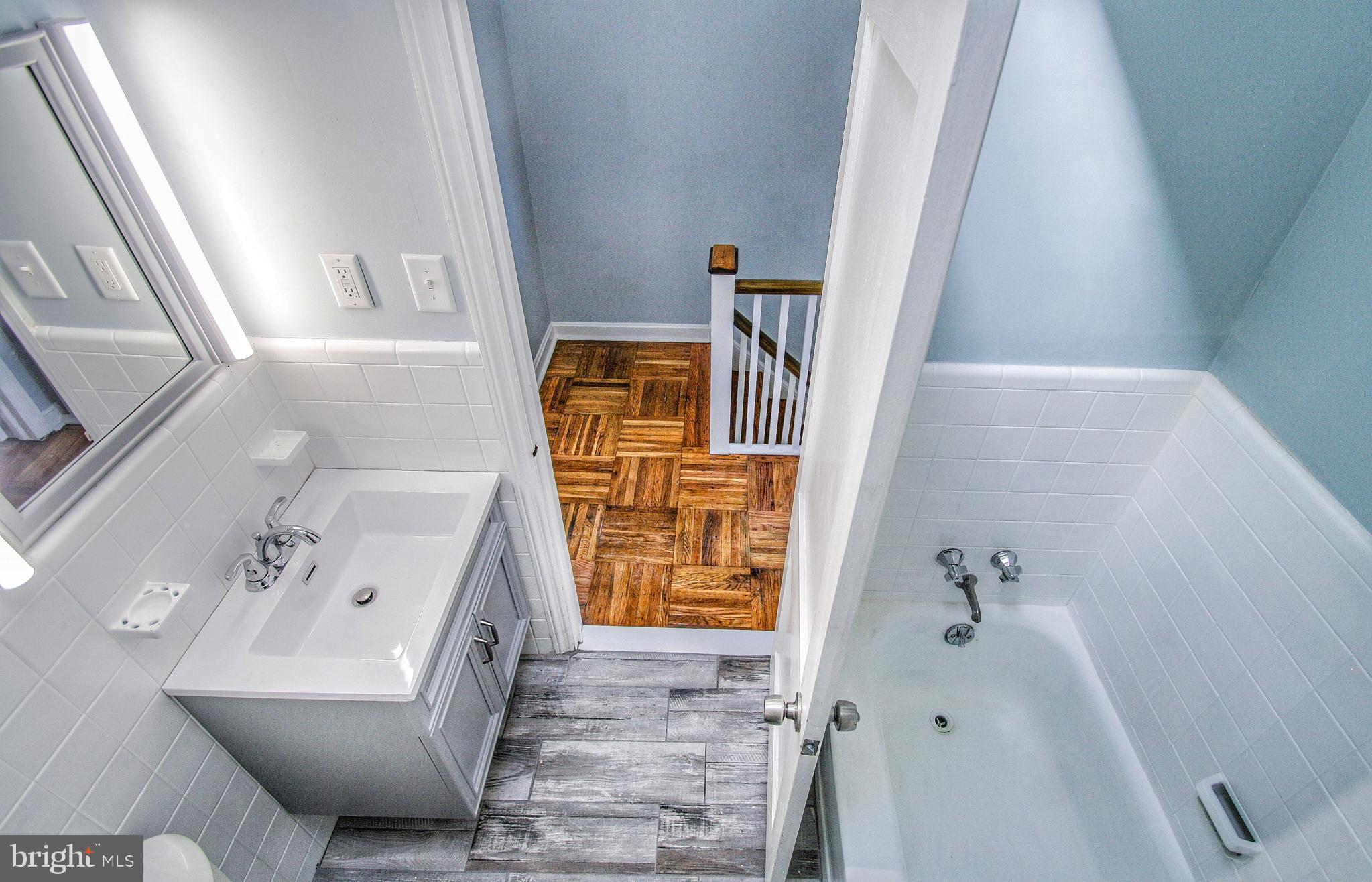 1323 Vernon Road Philadelphia, PA 19150 - Photo 18 of 31 Main bathroom