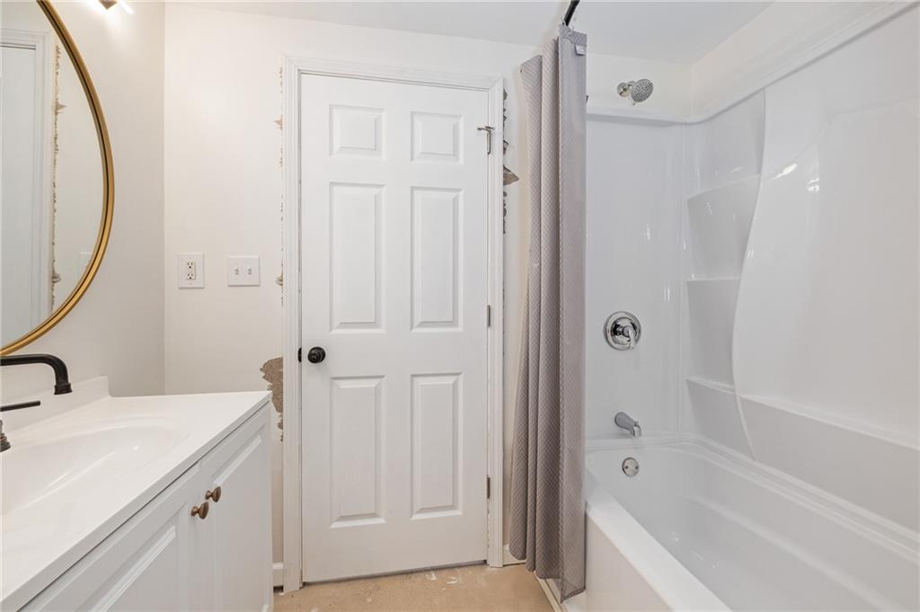 1516 Riverside Drive Verona, PA 15147 - Photo 32 of 38 a bathroom with a sink a toilet and shower