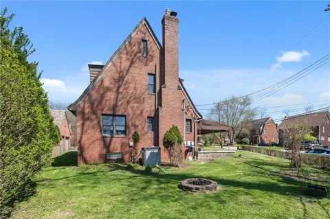 a view of a chair and table in the backyard
