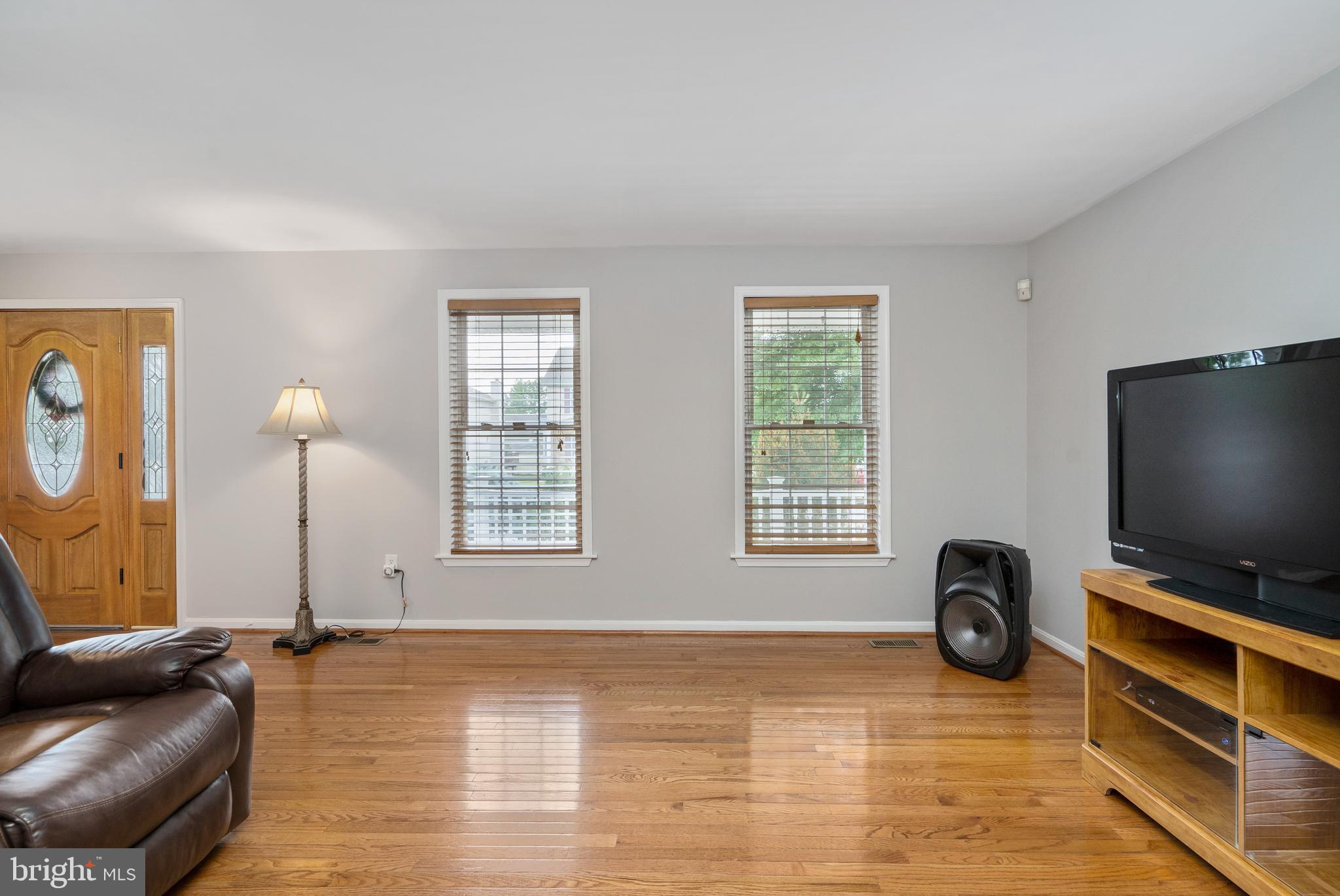 3 Ryan Frost Way Baltimore, MD 21221 - Photo 5 of 41 Living Room