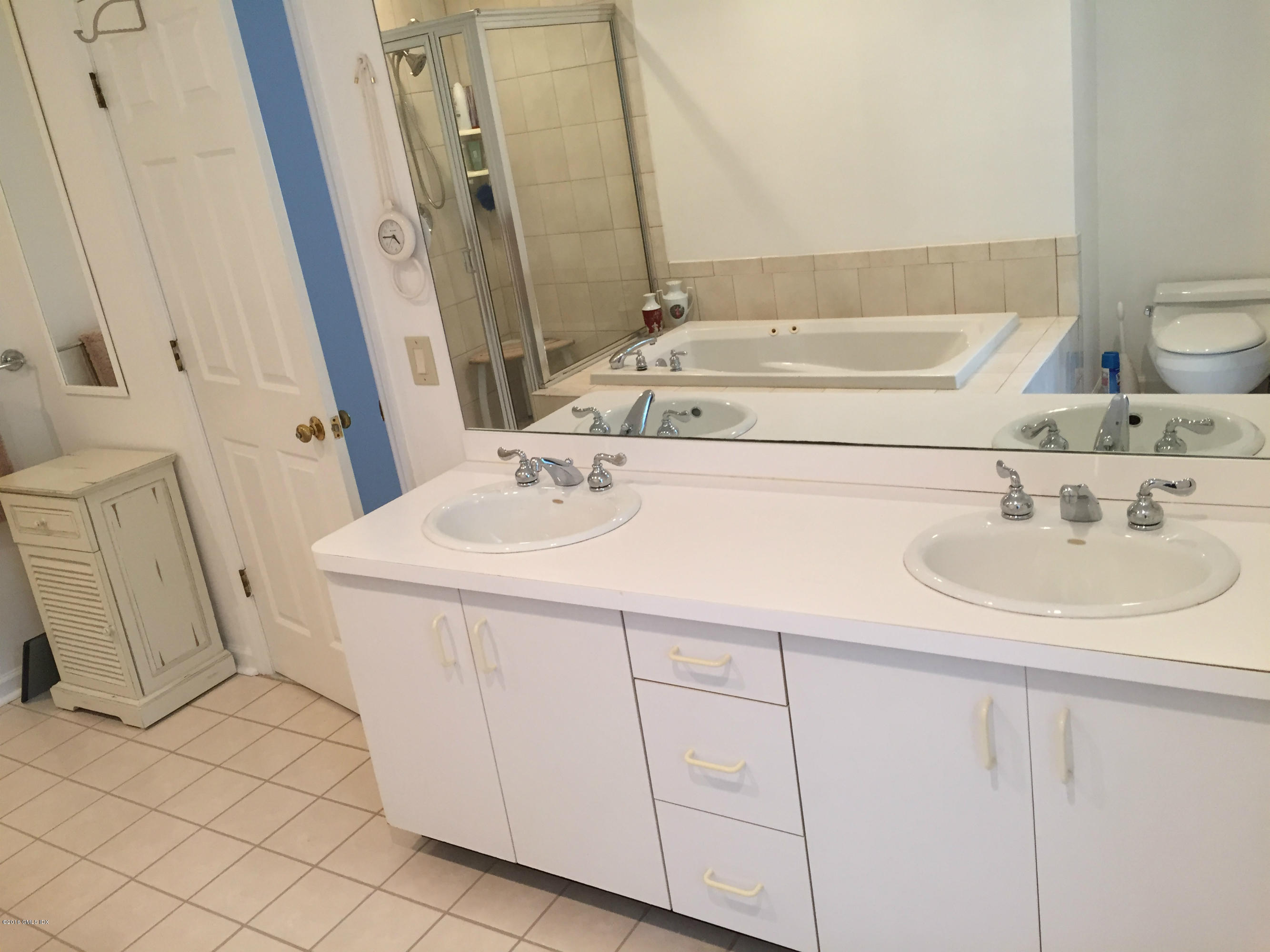 48 Spring Street, Unit 5 Greenwich, CT 06830 - Photo 19 of 26 a bathroom with a sink and a mirror