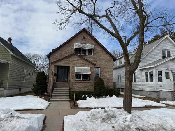 $165,000 | 1439 10th Street, Marinette, WI 54143