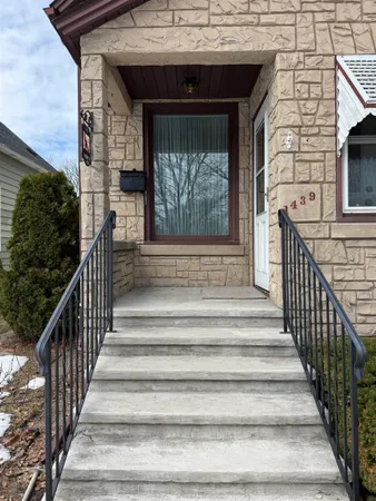 $165,000 | 1439 10th Street, Marinette, WI 54143