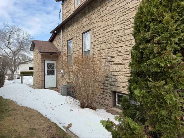 $165,000 | 1439 10th Street, Marinette, WI 54143