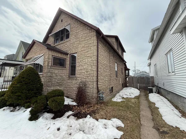 $165,000 | 1439 10th Street, Marinette, WI 54143