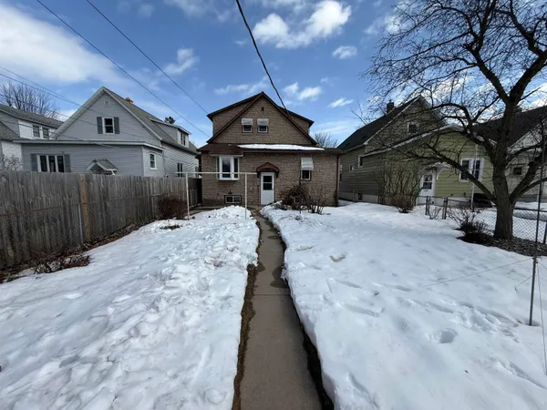 $165,000 | 1439 10th Street, Marinette, WI 54143