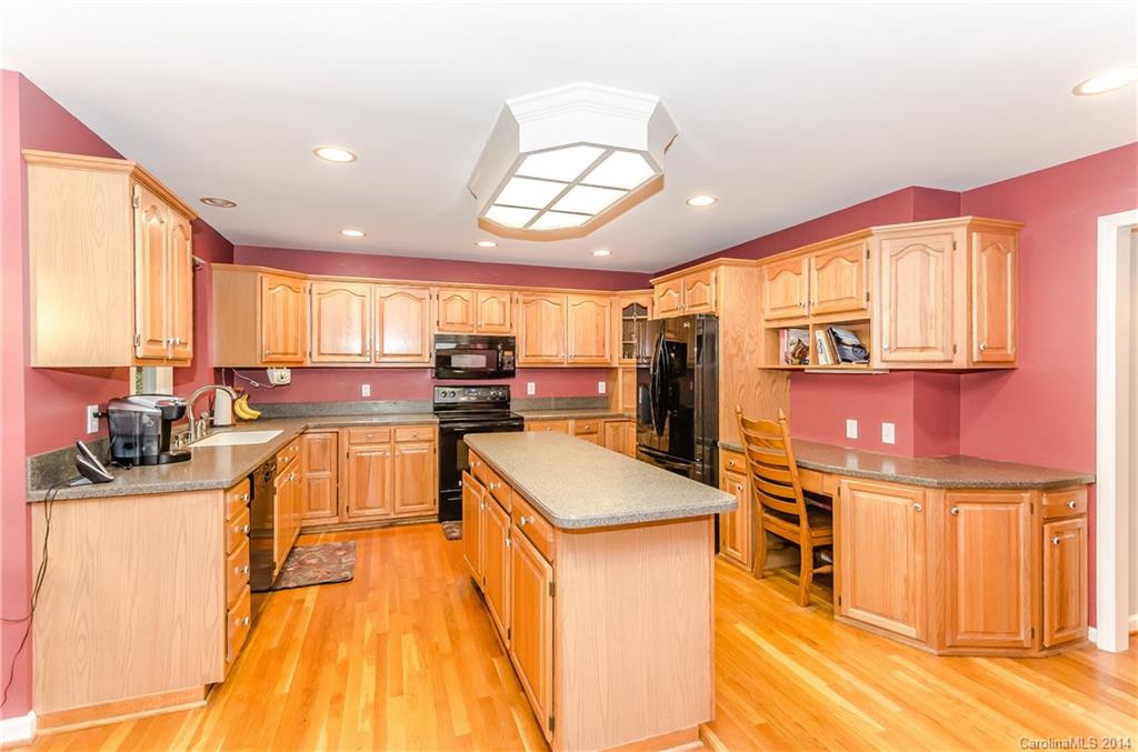 7049 Mariners Court Tega Cay, SC 29708 - Photo 3 of 24