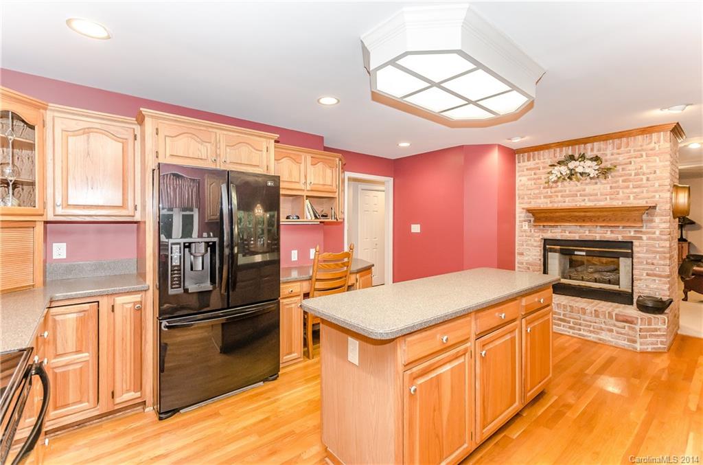 7049 Mariners Court Tega Cay, SC 29708 - Photo 4 of 24