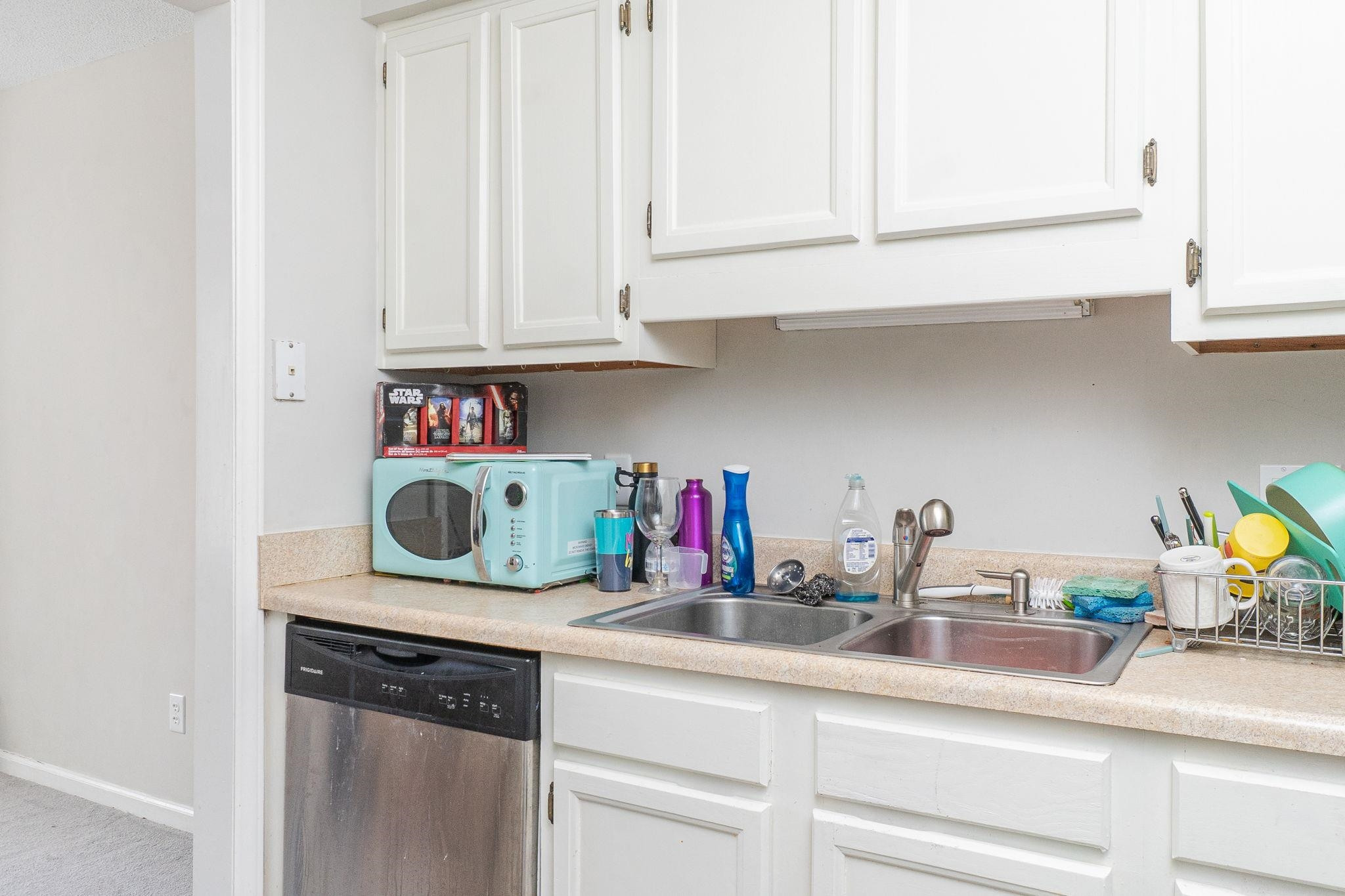 4126 Kaplan Drive Raleigh, NC 27606 - Photo 9 of 30 Kitchen