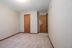 $1,980 | 927 Northwest 62nd Terrace, Kansas City, MO 64118