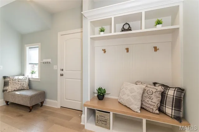 $1,825,000 | 111 North Mosley Road, St. Louis, MO 63141