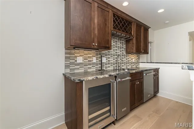 $1,825,000 | 111 North Mosley Road, St. Louis, MO 63141