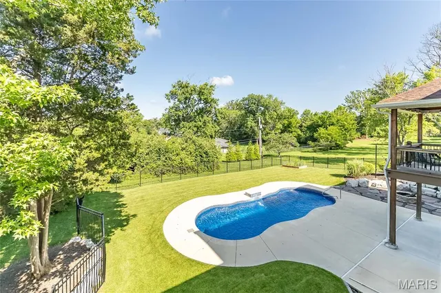 $1,825,000 | 111 North Mosley Road, St. Louis, MO 63141
