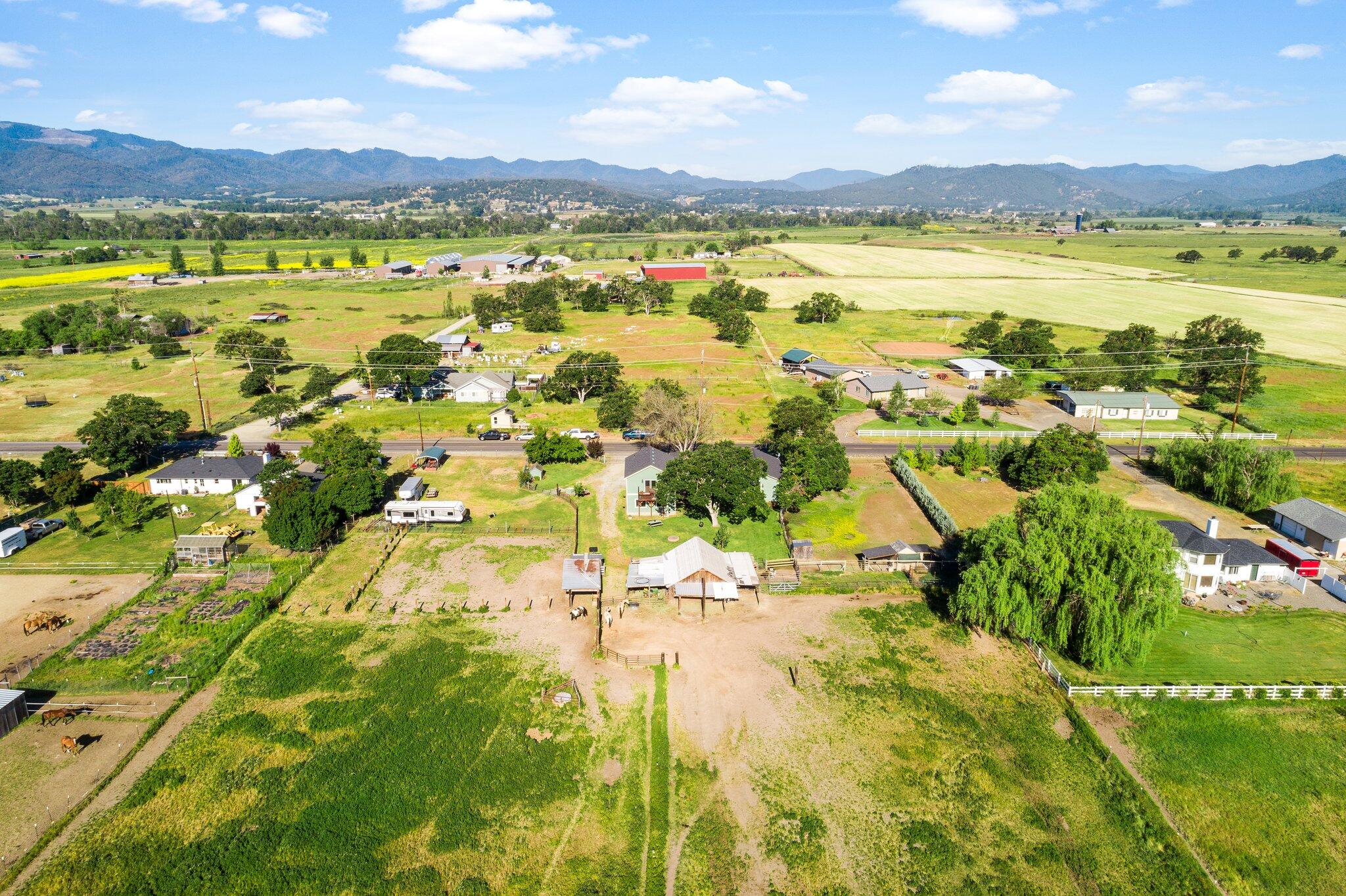 6598 Truax Road Central Point, OR 97502 - Photo 4 of 31 6-web-or-mls-DJI_0021