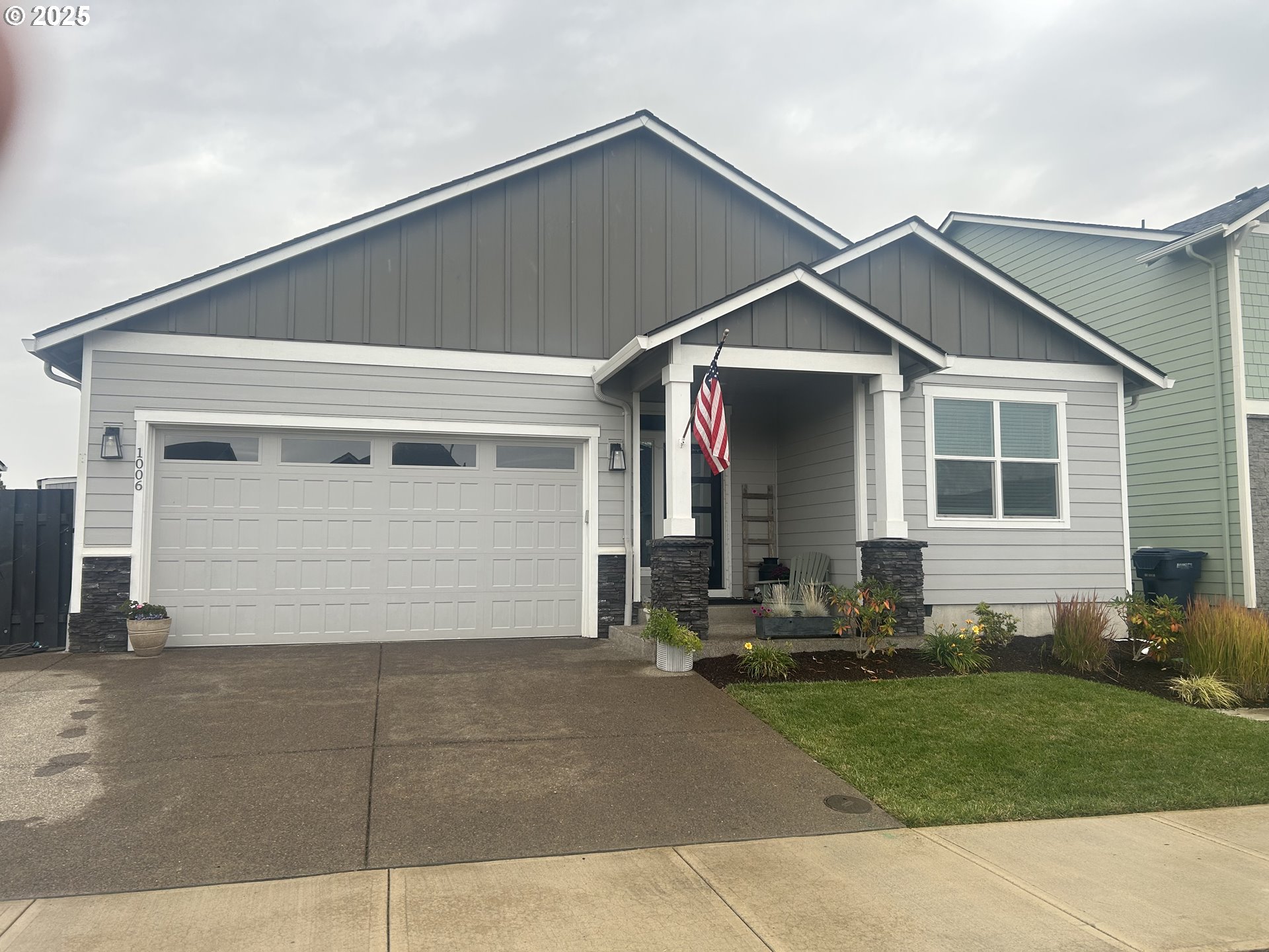 1006 Sassafras Street Independence, OR 97351 - Photo 2 of 47 a front view of house with garage