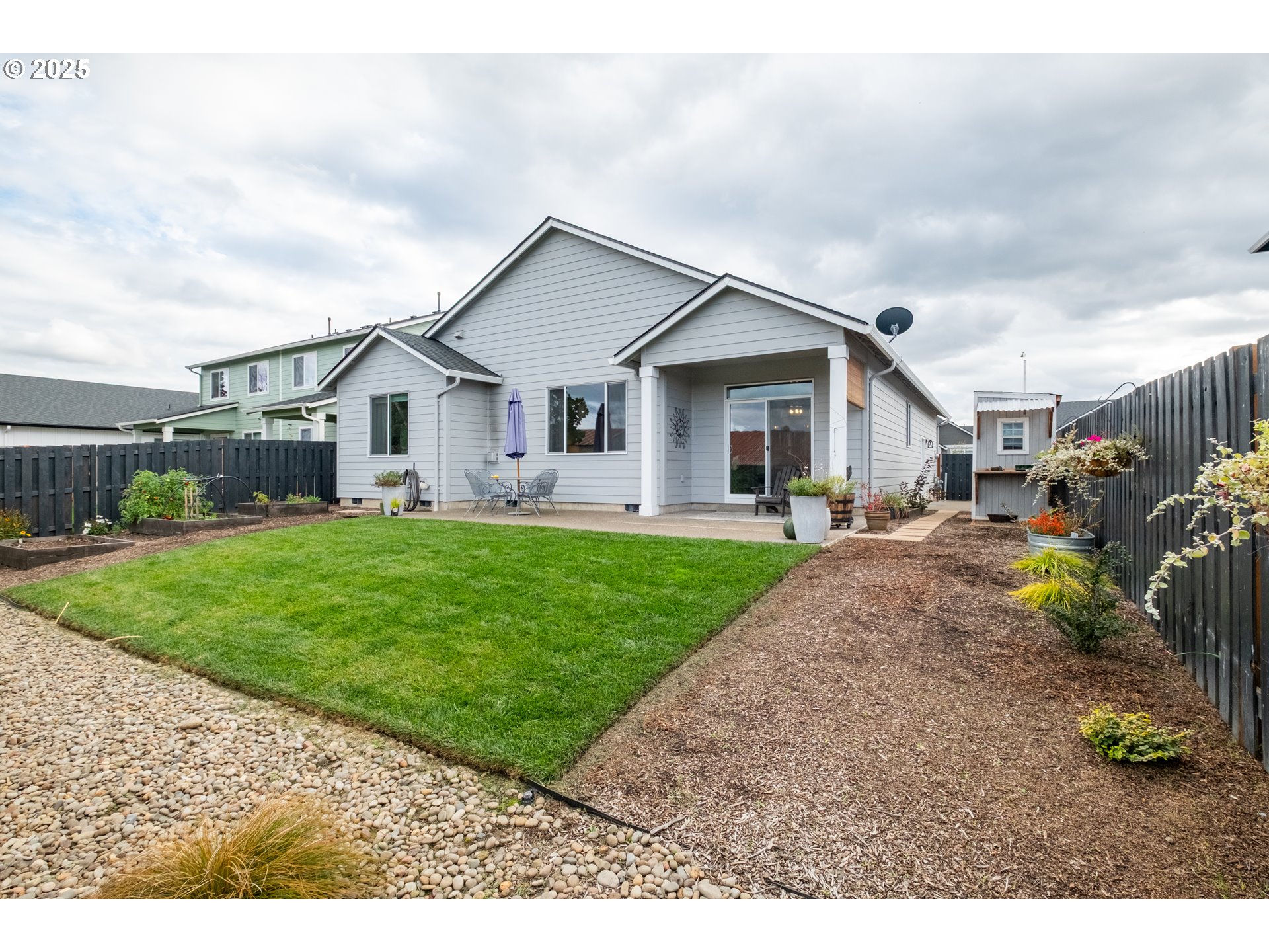 1006 Sassafras Street Independence, OR 97351 - Photo 38 of 47 a front view of house with yard and green space