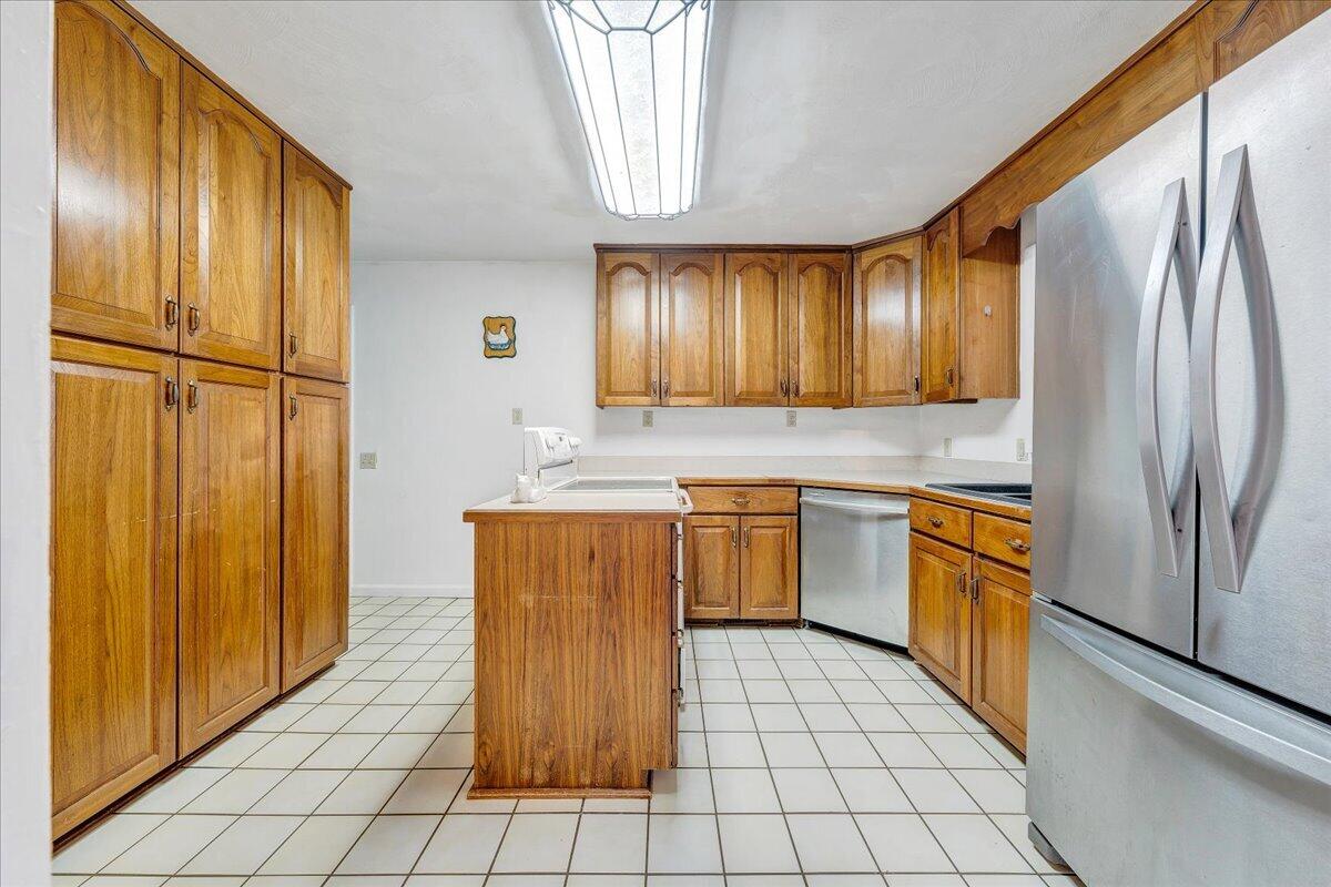 2555 Morgans Mill Road Goodview, VA 24095 - Photo 14 of 114 Kitchen