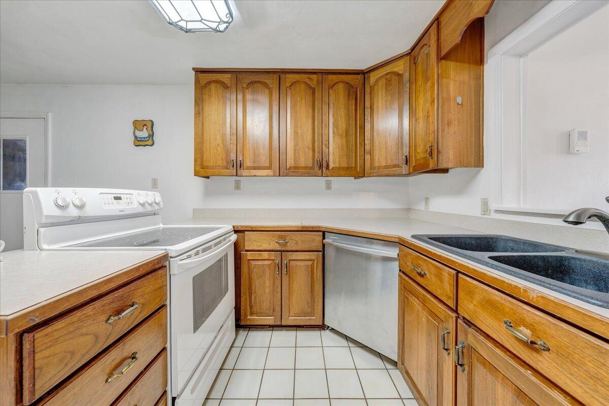 2555 Morgans Mill Road Goodview, VA 24095 - Photo 16 of 114 Kitchen