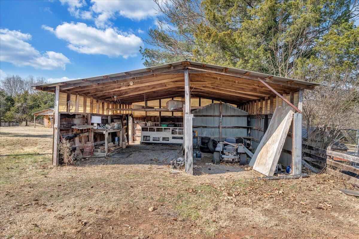 2555 Morgans Mill Road Goodview, VA 24095 - Photo 55 of 114 Barn