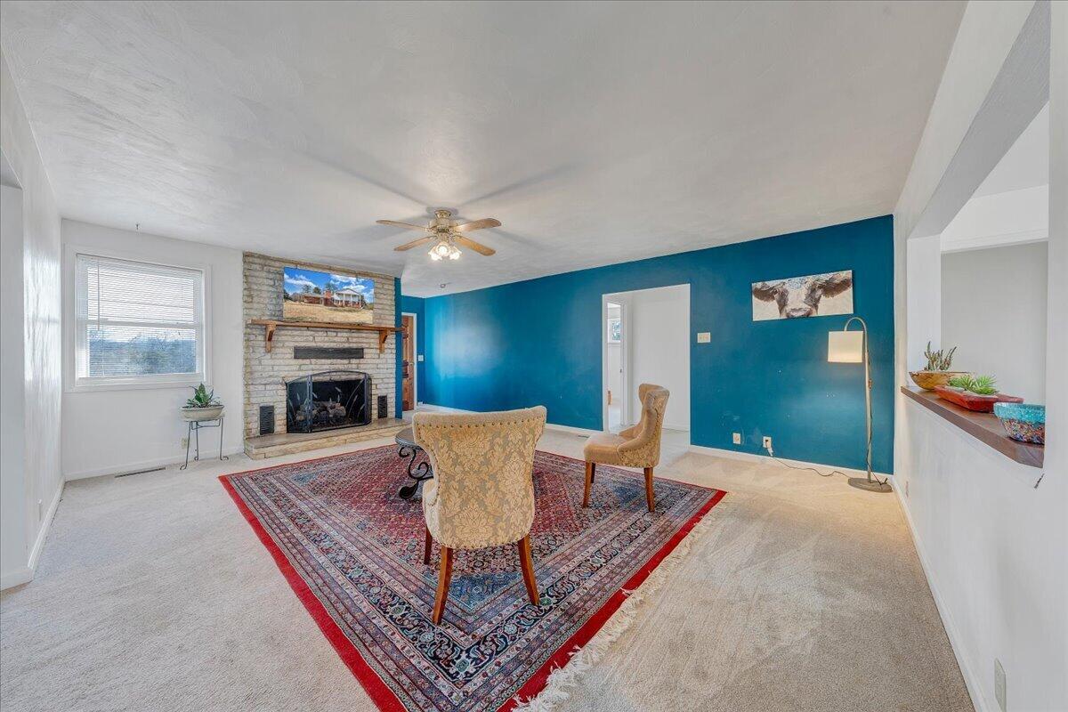 2555 Morgans Mill Road Goodview, VA 24095 - Photo 10 of 114 Living Room