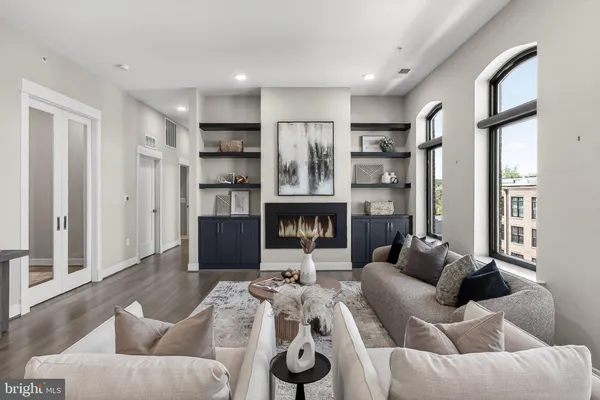$932,900 | 2 Stationmaster Street Southeast, Unit 404, Leesburg, VA 20175