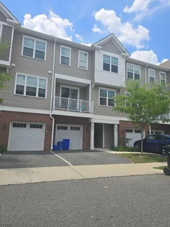 $4,200 | 907 Greenland Square, Highland Park, NJ 08904