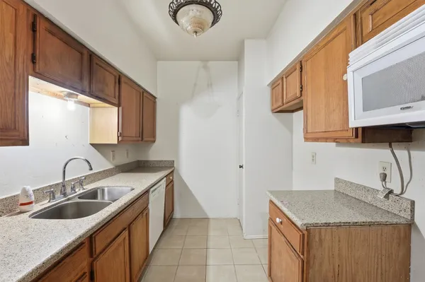 $115,000 | 17597 Red Oak Drive, Unit 7597, Houston, TX 77090