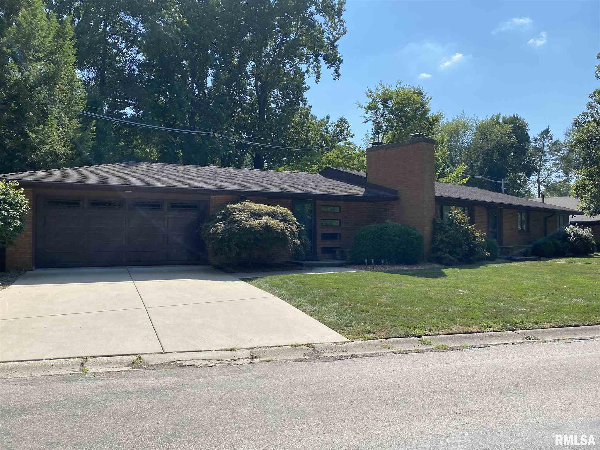 2000 Clubview Drive Springfield, IL 62704 - Photo 1 of 26