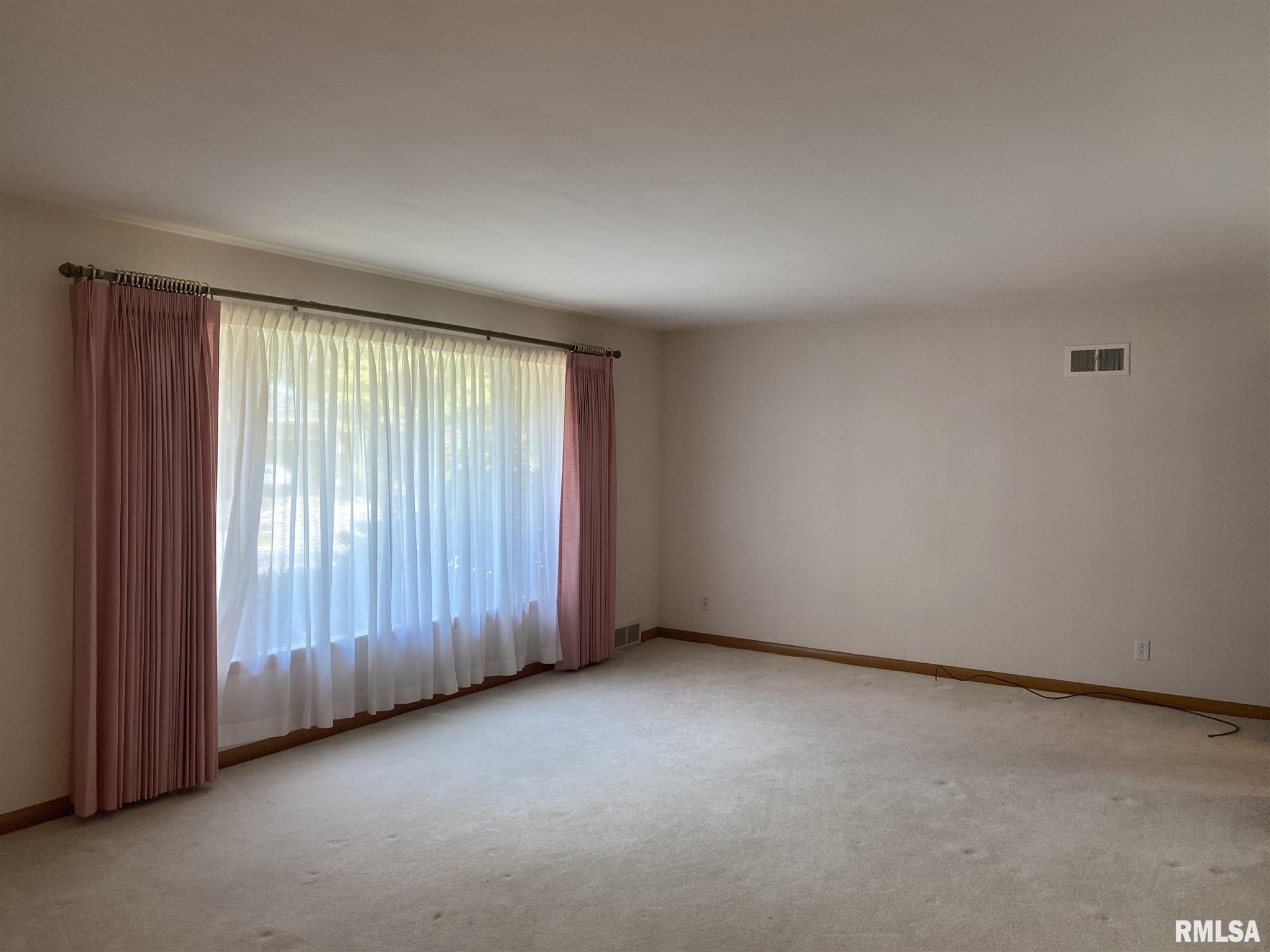 2000 Clubview Drive Springfield, IL 62704 - Photo 12 of 26