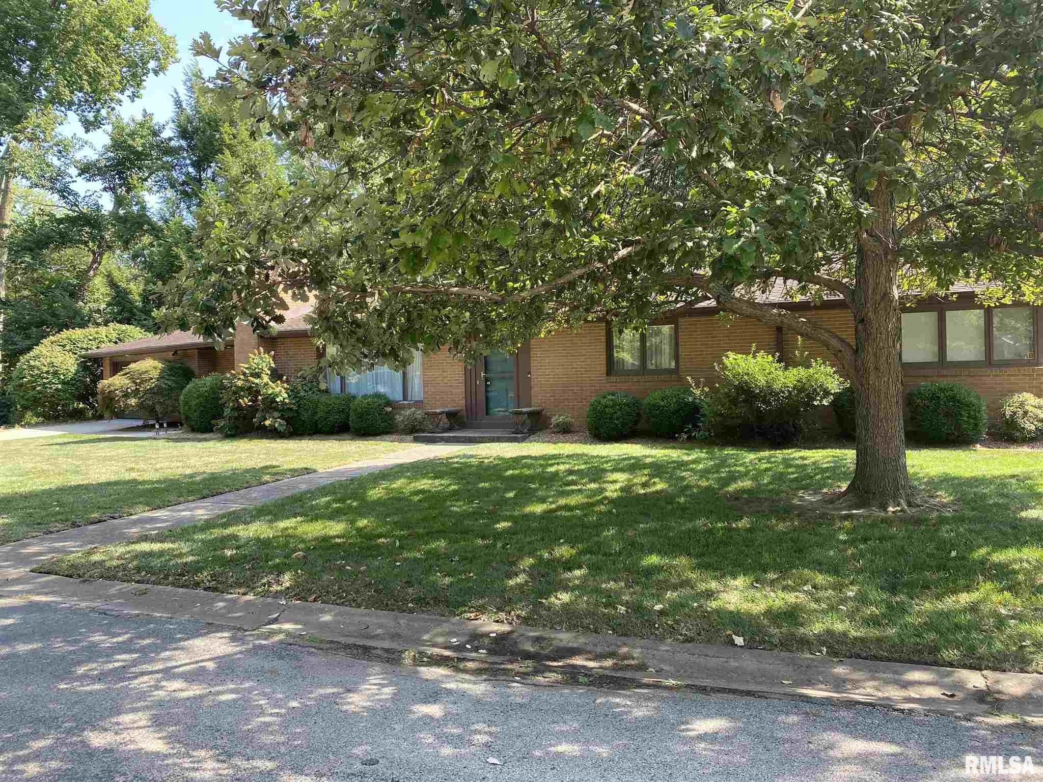2000 Clubview Drive Springfield, IL 62704 - Photo 2 of 26