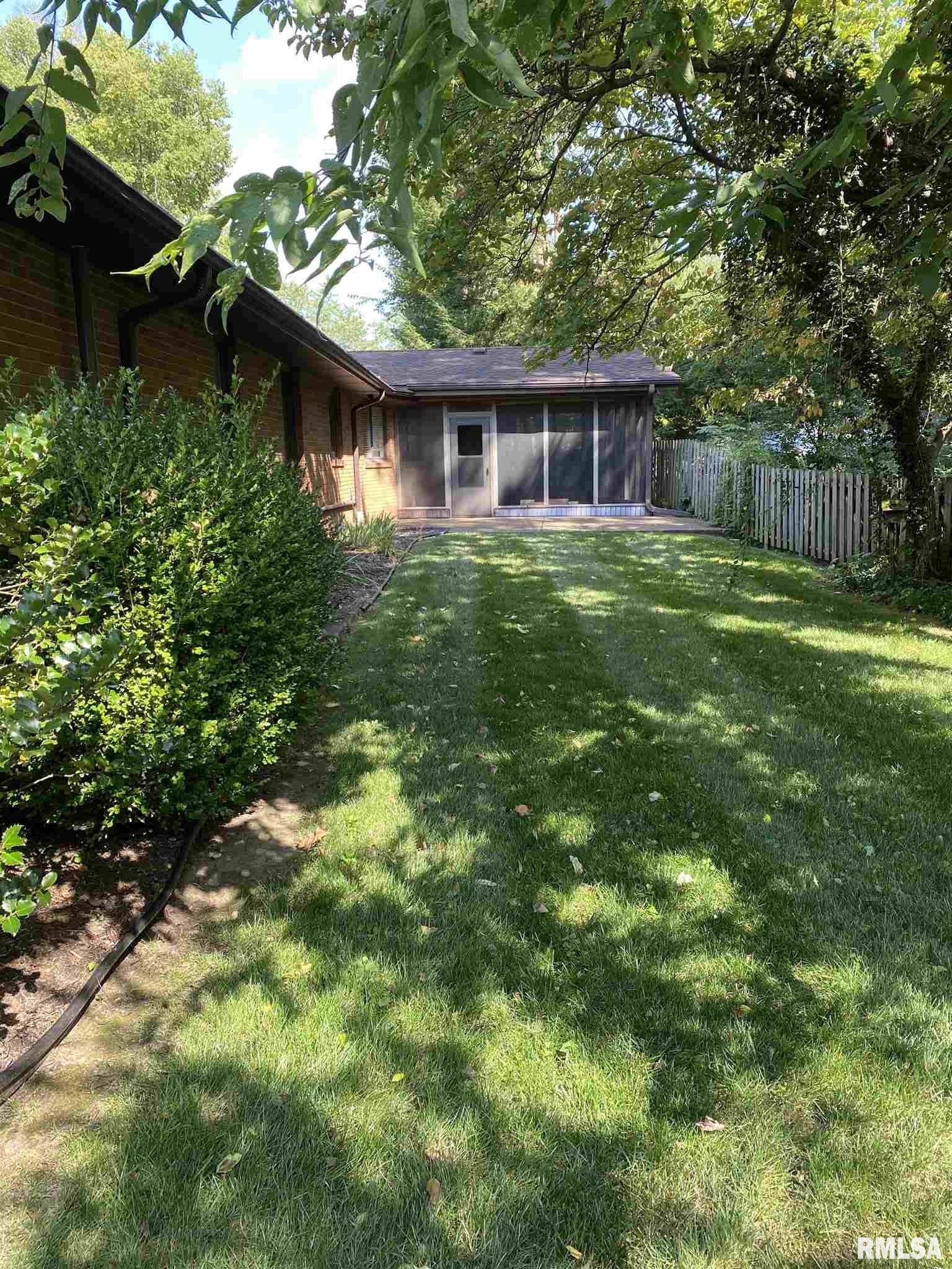 2000 Clubview Drive Springfield, IL 62704 - Photo 3 of 26