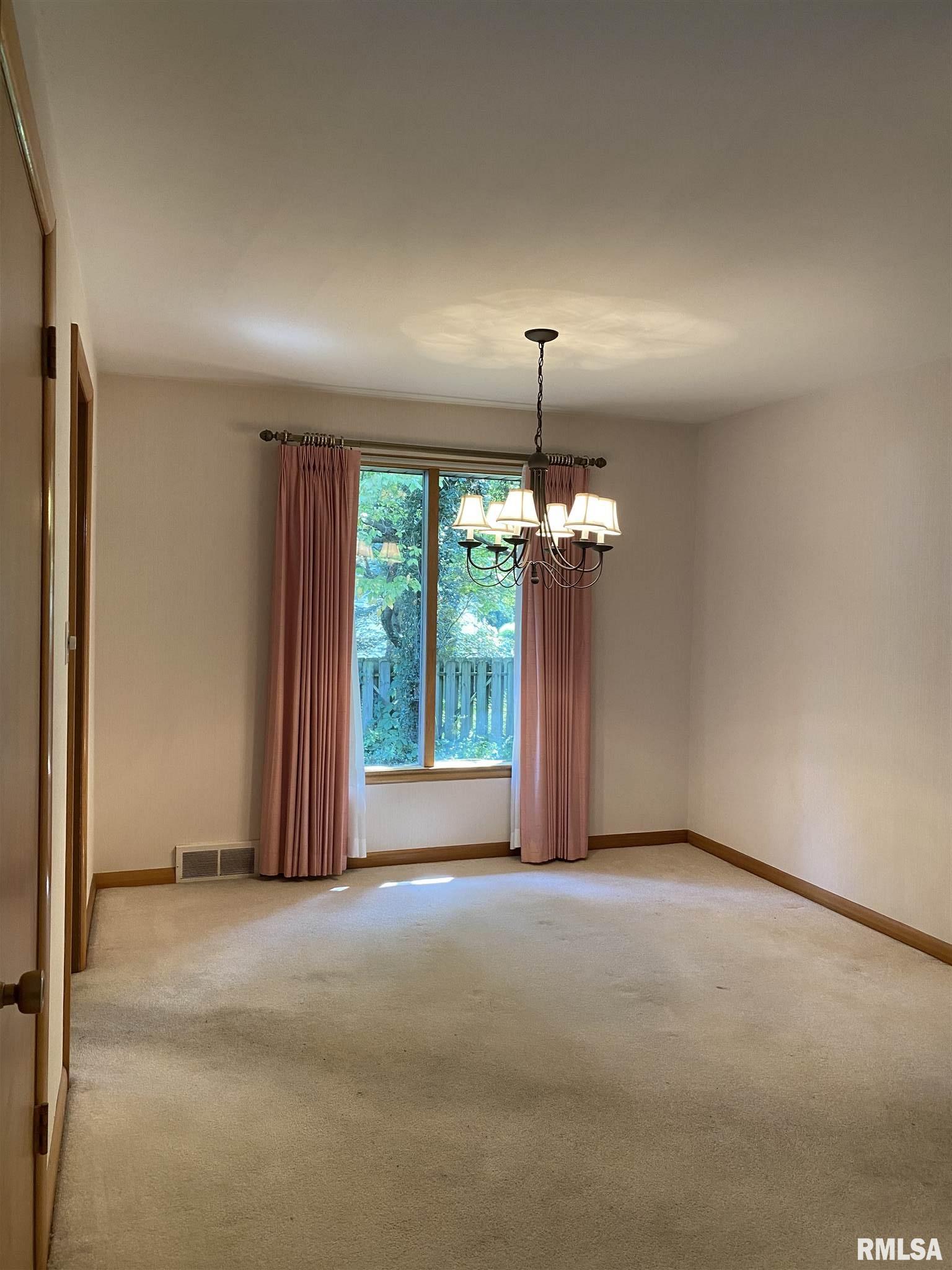 2000 Clubview Drive Springfield, IL 62704 - Photo 10 of 26