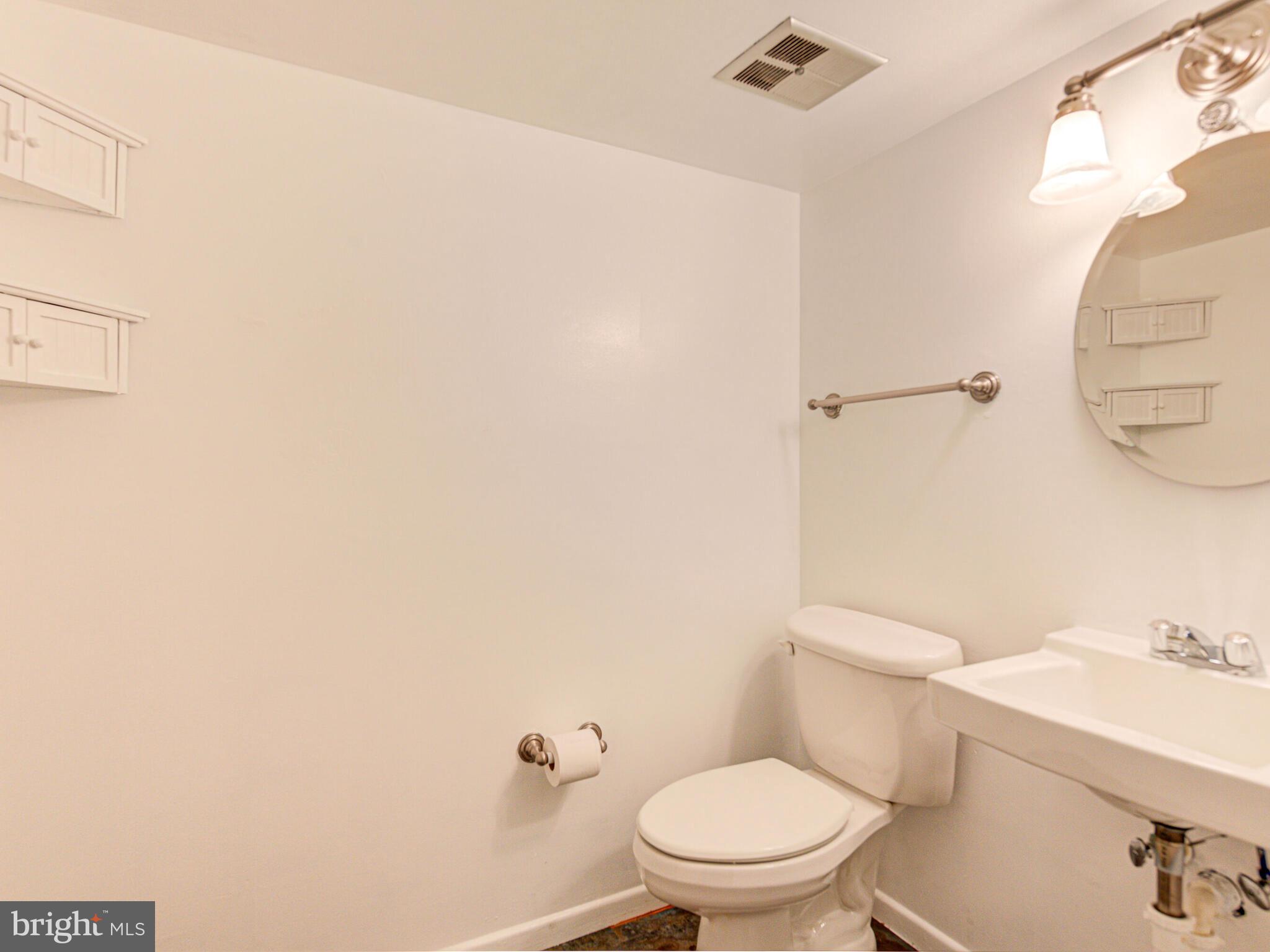 8370 Uxbridge Court Springfield, VA 22151 - Photo 18 of 53 Gallery Image 18