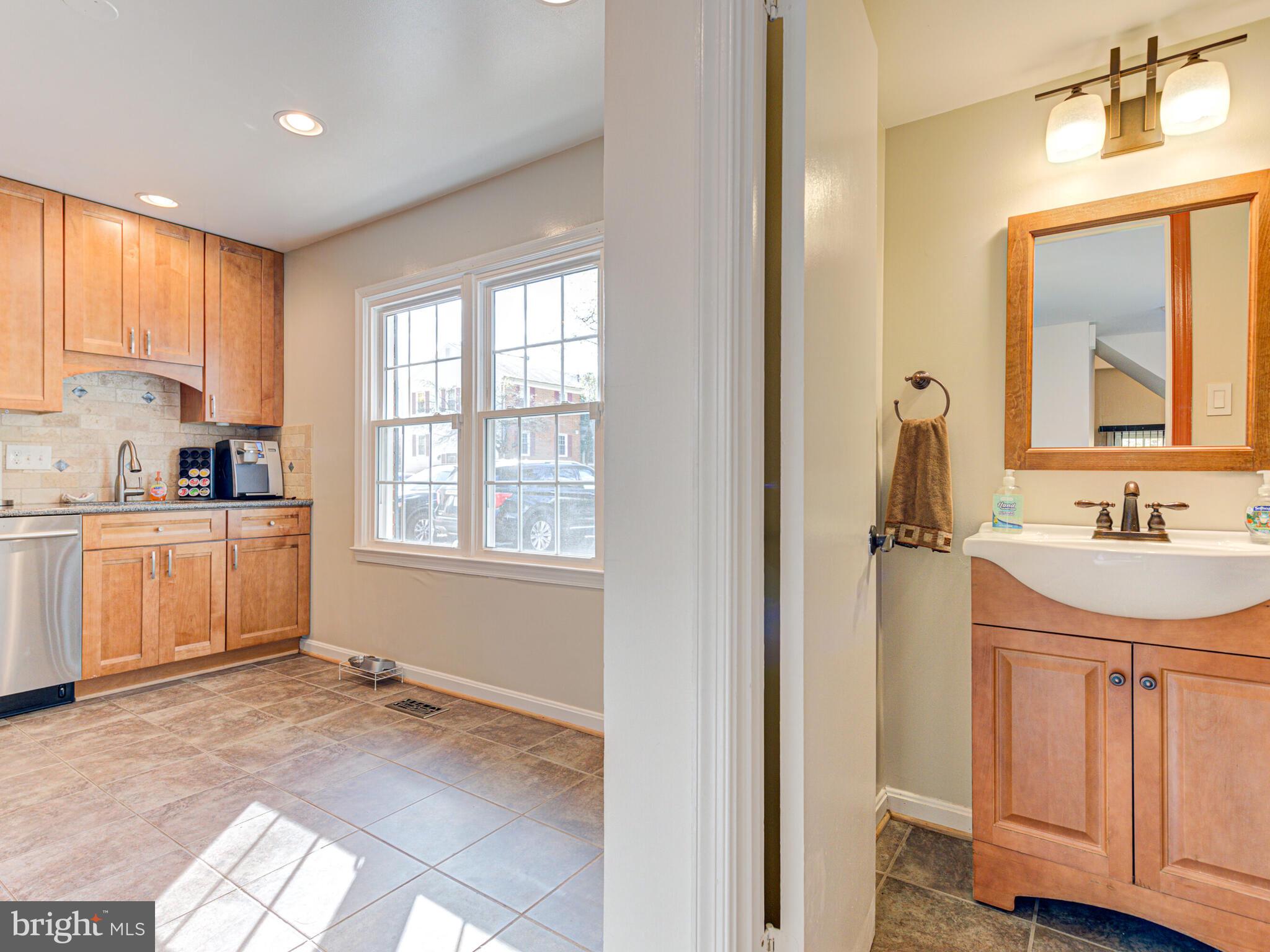 8370 Uxbridge Court Springfield, VA 22151 - Photo 3 of 53 Gallery Image 3
