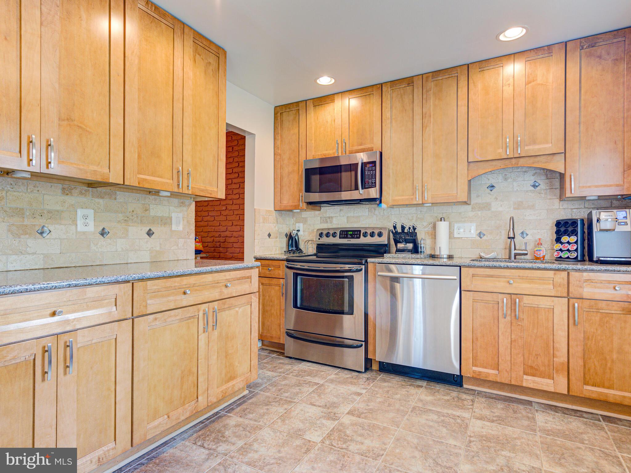 8370 Uxbridge Court Springfield, VA 22151 - Photo 4 of 53 Gallery Image 4