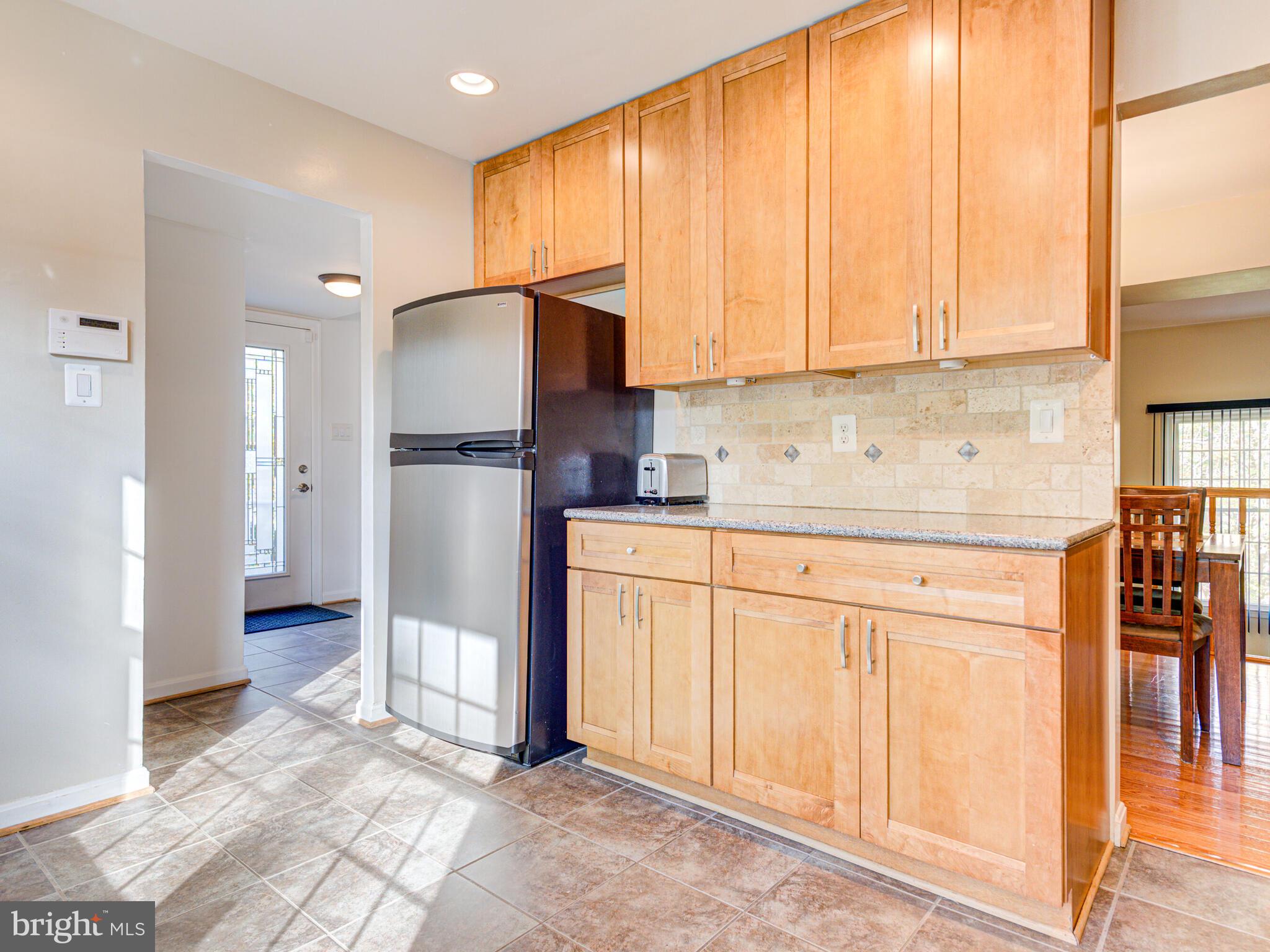 8370 Uxbridge Court Springfield, VA 22151 - Photo 5 of 53 Gallery Image 5
