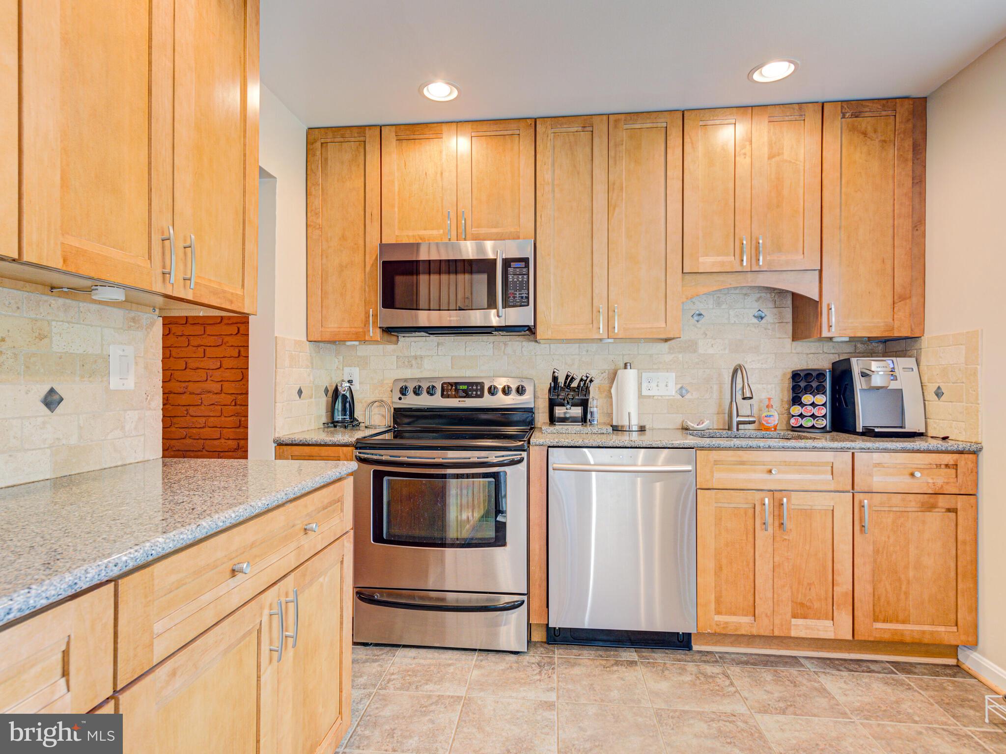 8370 Uxbridge Court Springfield, VA 22151 - Photo 7 of 53 Gallery Image 7