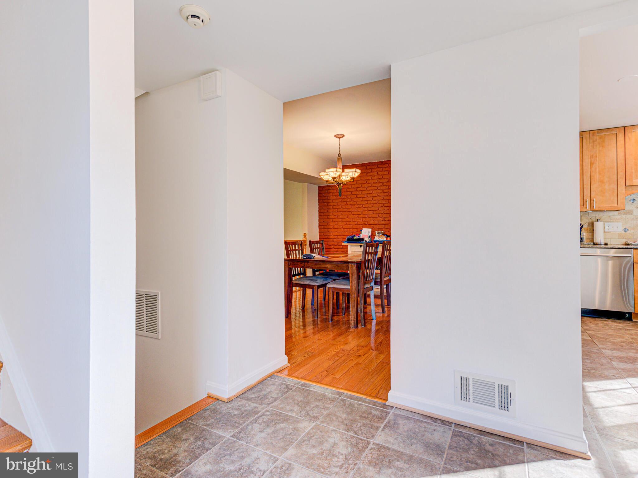 8370 Uxbridge Court Springfield, VA 22151 - Photo 10 of 53 Gallery Image 10
